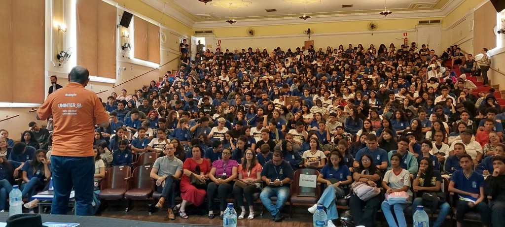 Estudantes de escolas estaduais de Cuiabá participam do aulão inaugural do Redação Nota 1000