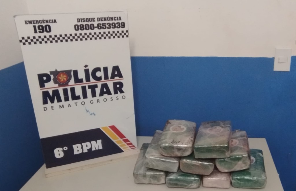 Mulher é presa pela Polícia Militar com nove tabletes de maconha em Cáceres
