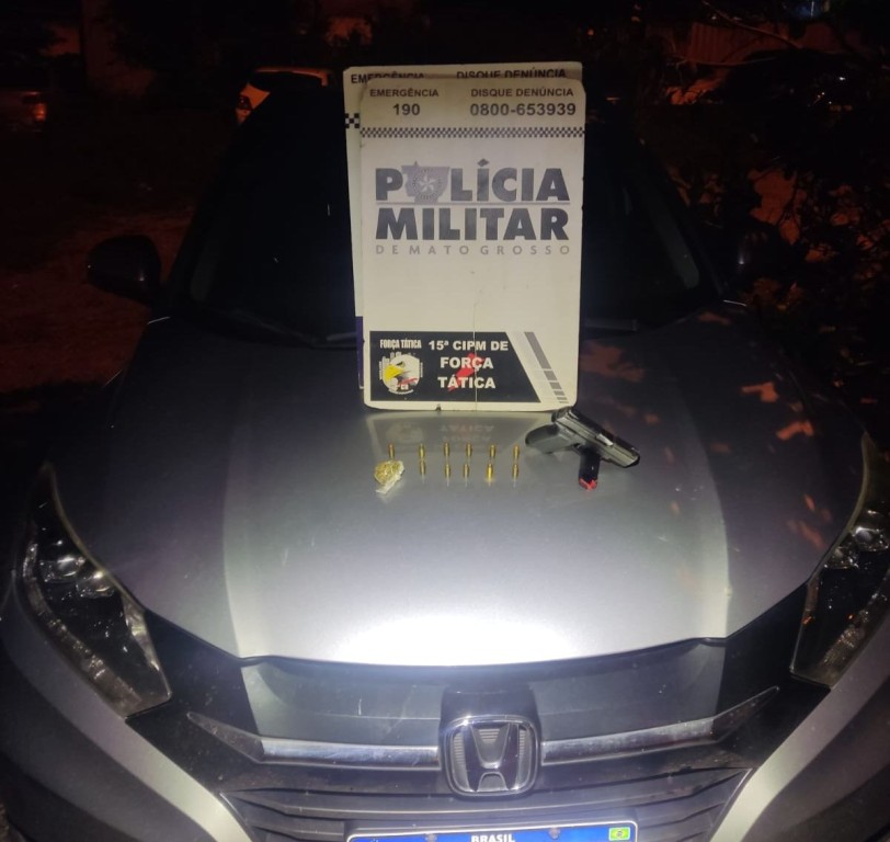 Força Tática prende mulher com arma de fogo e recupera veículo furtado