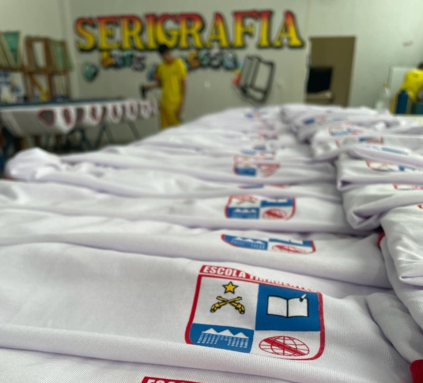 Governo entrega 30 mil uniformes escolares confeccionados por reeducandos em MT