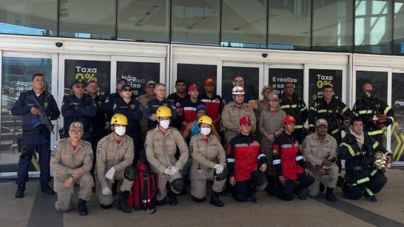 Bombeiros realizam simulado de incêndio com vítima em Shopping de Várzea Grande