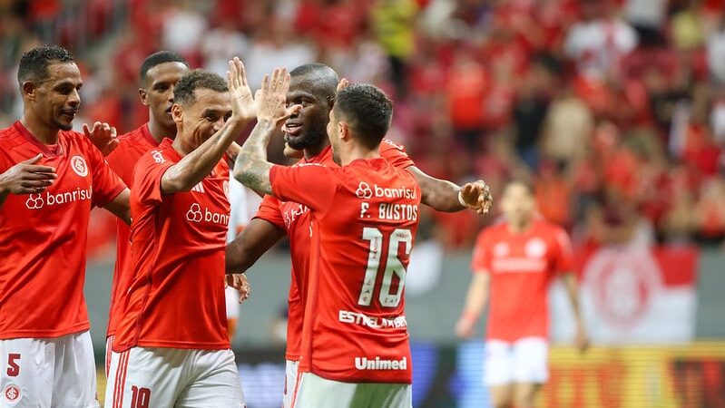 Internacional estreia no Brasileirão vencendo Bahia