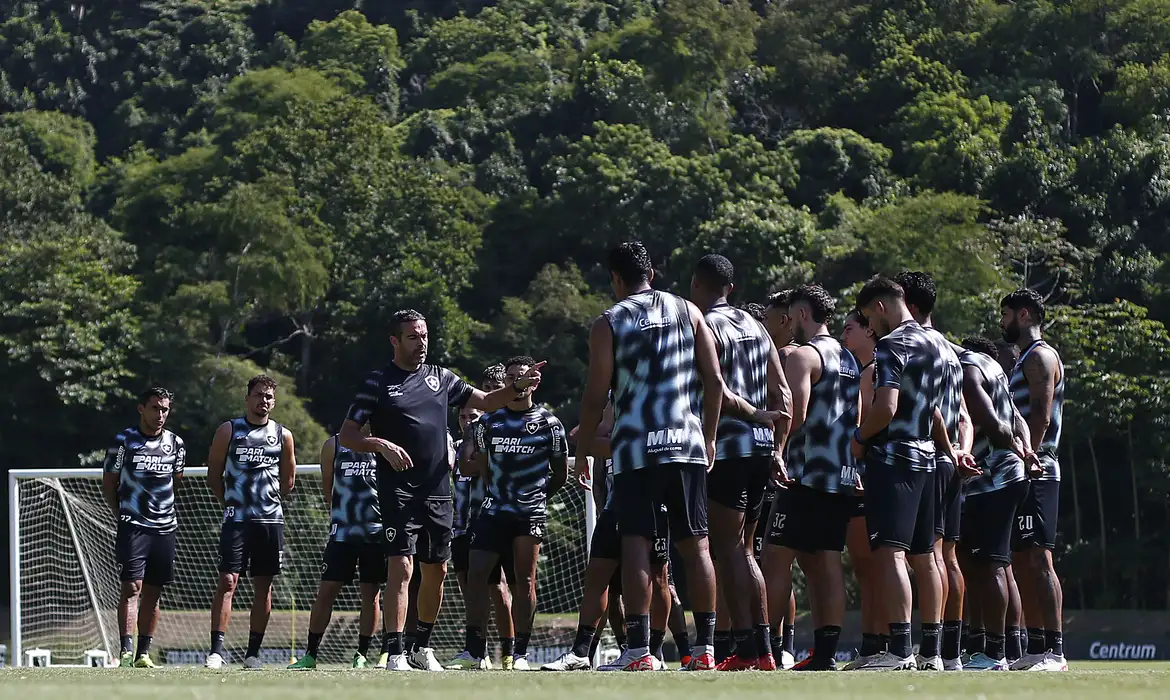 Esportes Botafogo recebe Atlético-GO no Nilton Santos pelo Brasileiro