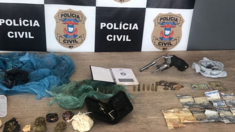 Polícia Civil prende quatro em flagrante por tráfico e apreende arma, munições e veículos
