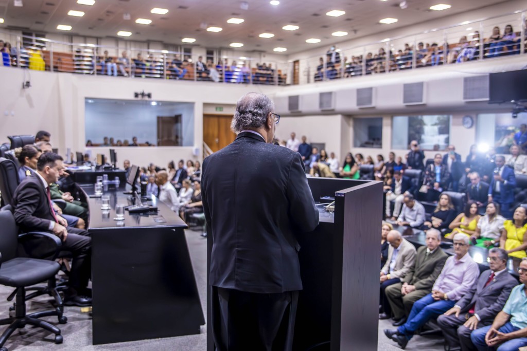 Personalidades recebem honrarias e títulos de cidadão mato-grossense na ALMT