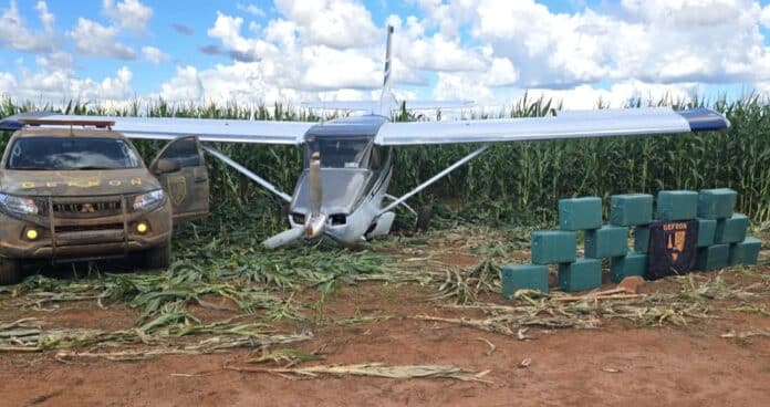 Polícia apreende 500 kg de cocaína que estavam no avião que caiu entre Tangará e Diamantino