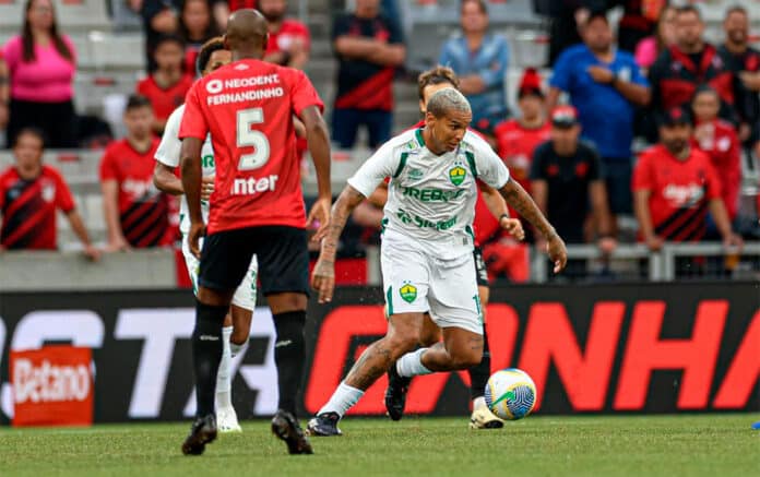 Cuiabá começa o Brasileirão sendo goleado pelo Athletico-PR