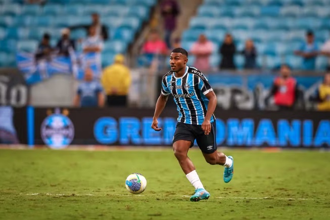 Botafogo contrata lateral-esquerdo Cuiabano do Grêmio