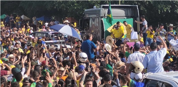 Bolsonaro visita Sinop, é recebido por grande público e critica Lula