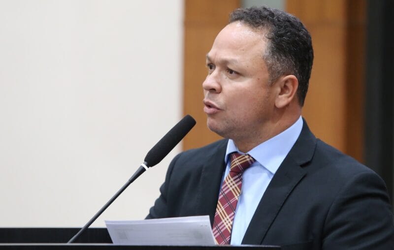 Cláudio critica indústria da multa e projeto que prevê penalidade de R$ 23 mil