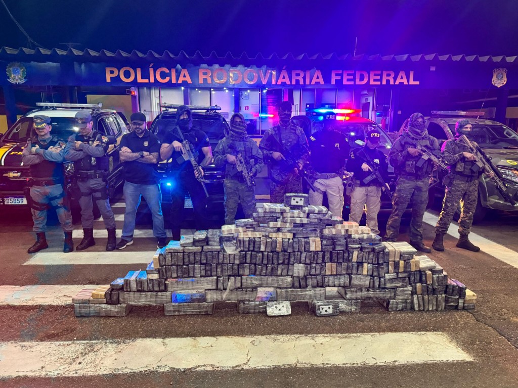 Forças policiais apreendem 350 quilos de cocaína em compartimento falso de caminhão frigorífico