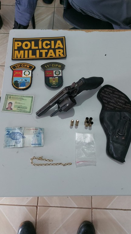 PM prende dupla por roubo, recupera caminhonete, e apreende arma e munições