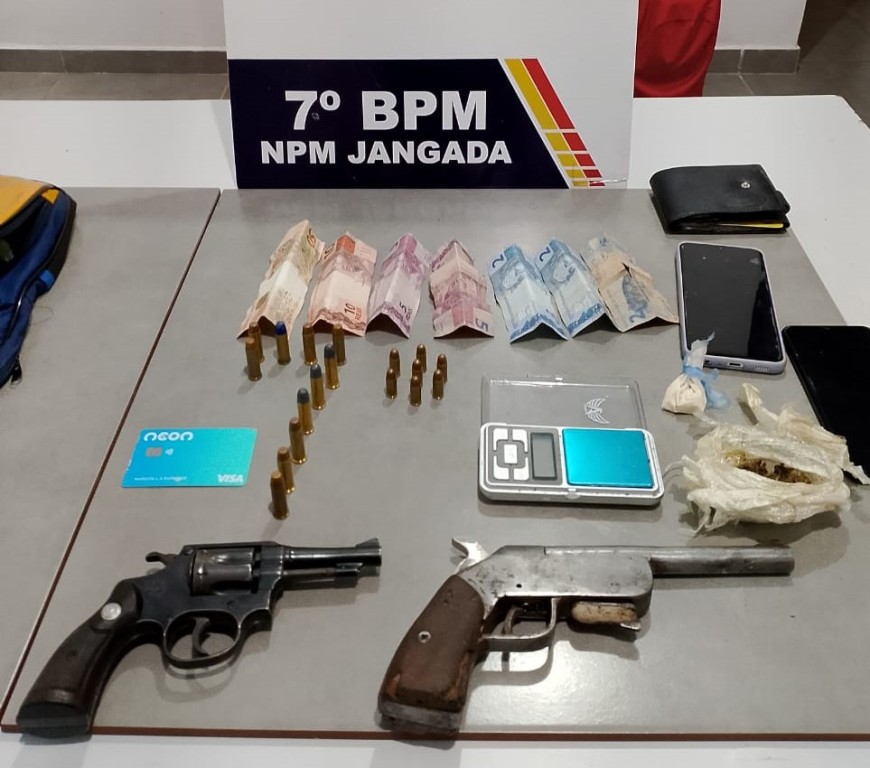 Integrantes de organização criminosa são presos por tráfico de drogas e porte ilegal de armas