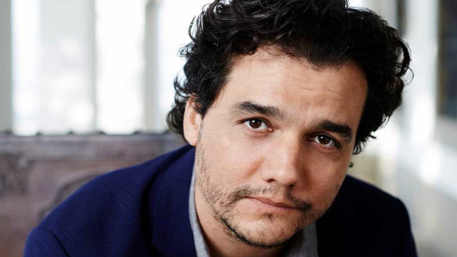 Wagner Moura participa de programa de Whoopi Goldberg e diz ser fã de atriz