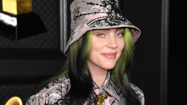 Billie Eilish diz que gosta de se masturbar em frente ao espelho