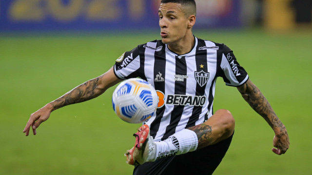 Jogador do Atlético-MG sofre acidente em comemoração de título e provoca Cruzeiro do hospital
