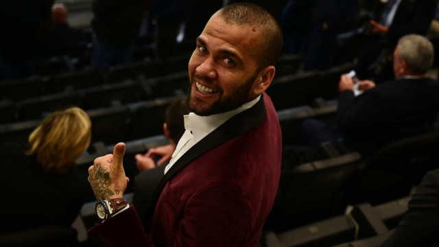 Daniel Alves devolveu R$ 817 mil a Neymar, afirma advogada