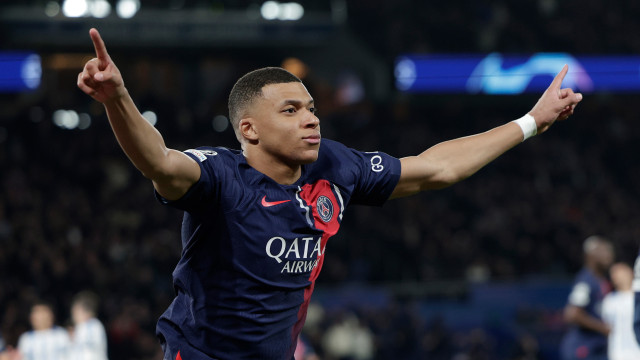 PSG vira jogo contra Barcelona e enfrenta Dortmund na semi da Liga dos Campeões