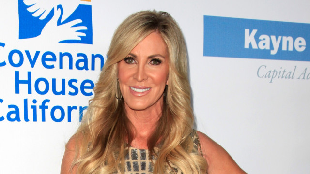 Estrela de ‘The Real Housewives of Orange County’ chora morte do filho