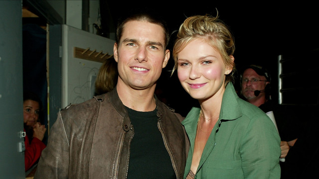 Kirsten Dunst ainda recebe o famoso bolo que Tom Cruise envia aos amigos