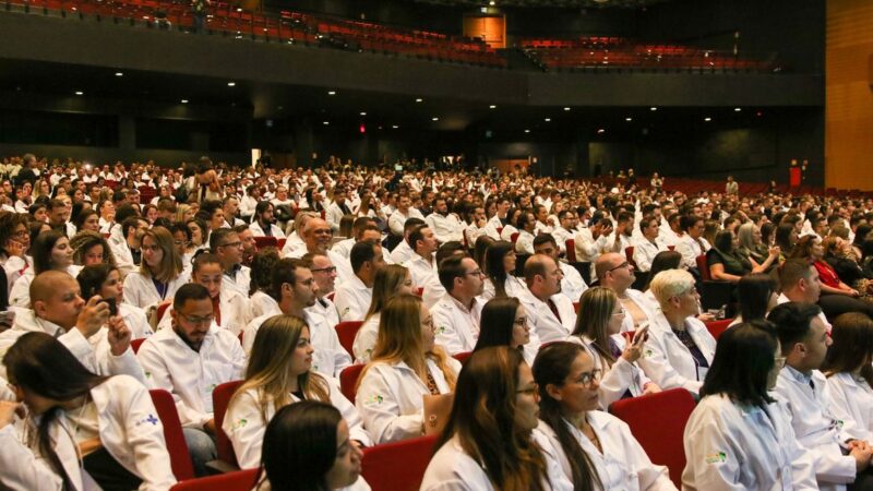 Brasil tem 575.930 médicos ativos: 2,81 por 100 mil habitantes