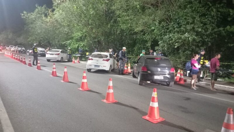 Blitzes da Operação Lei Seca resultam na prisão de 12 condutores e remoção de 56 veículos