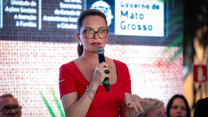 Primeira-dama de MT reforça ações dos programas SER Família Mulher e SER Família Indígena com entrega de novos veículos