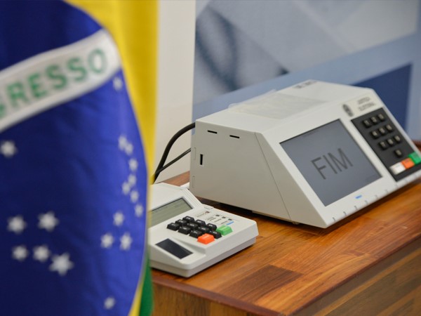 Prazo para emitir e regularizar título de eleitor termina dia 8