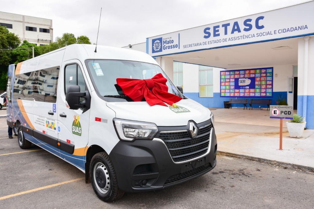 Setasc entrega veículo para Campinápolis atender a população indígena