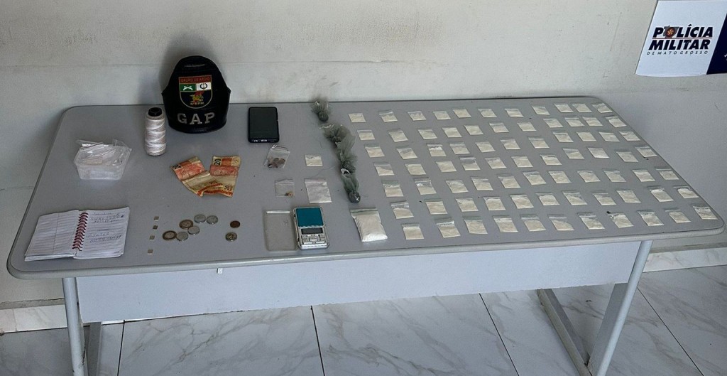 PM prende integrante de facção criminosa com 84 porções de entorpecentes