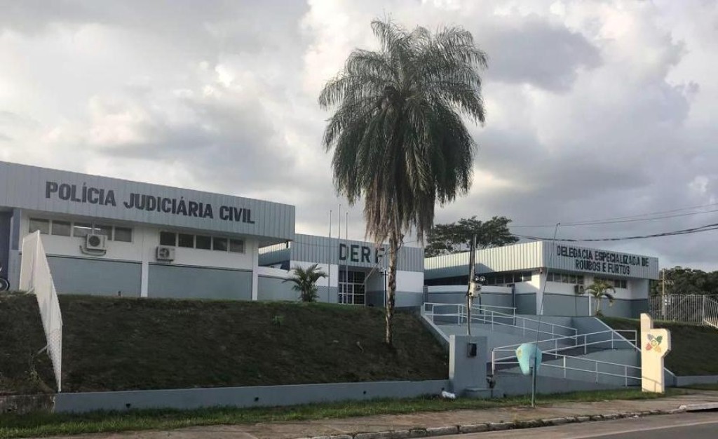 Polícia Civil prende em flagrante homem que extorquiu idosa e filho por suposta dívida de agiota