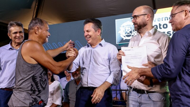 “Hoje posso dormir com tranquilidade porque tenho o documento da minha casa”, declara morador ao receber escritura definitiva do Governo de MT