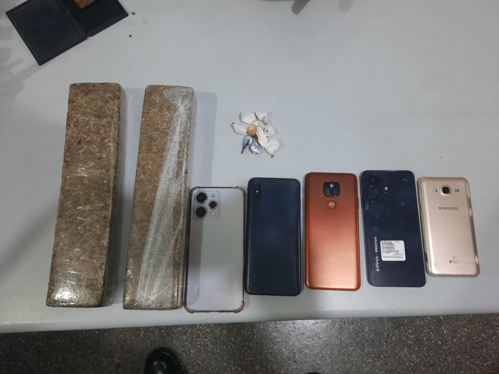 PM prende foragido da Justiça e mais duas pessoas por tráfico de drogas em Várzea Grande