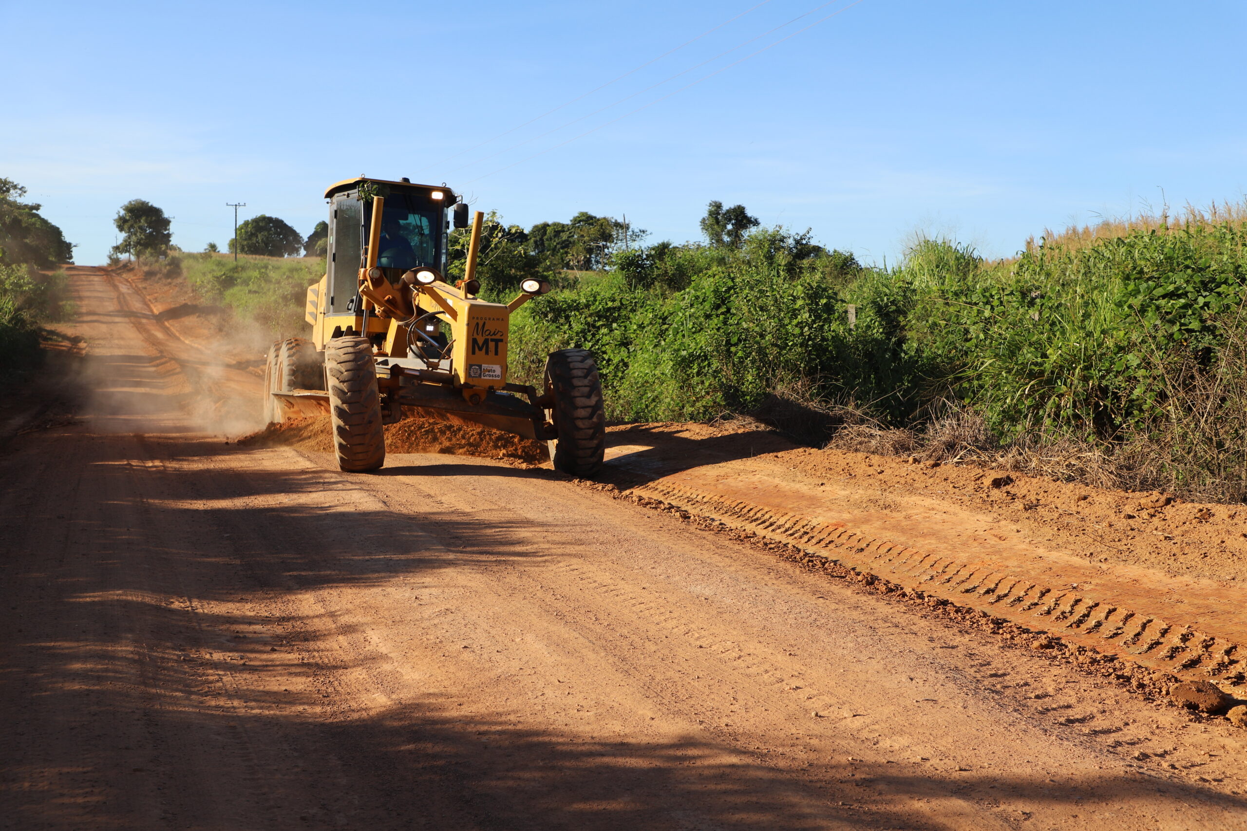 PREFEITURA DE MATUPÁ ESTÁ REALIZANDO O TRABALHO DE PATROLAMENTO E CASCALHAMENTO NA GLEBA LIBERDADE EM MATUPÁ.