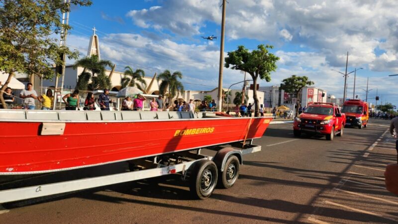 Corpo de Bombeiros participa de desfile cívico de 48 anos de emancipação de Tangará da Serra