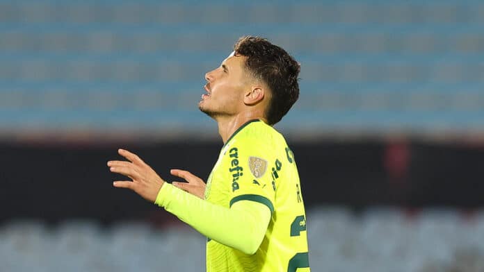 Com dois de Veiga, Palmeiras goleia Liverpool-URU e encaminha vaga às oitavas da Libertadores