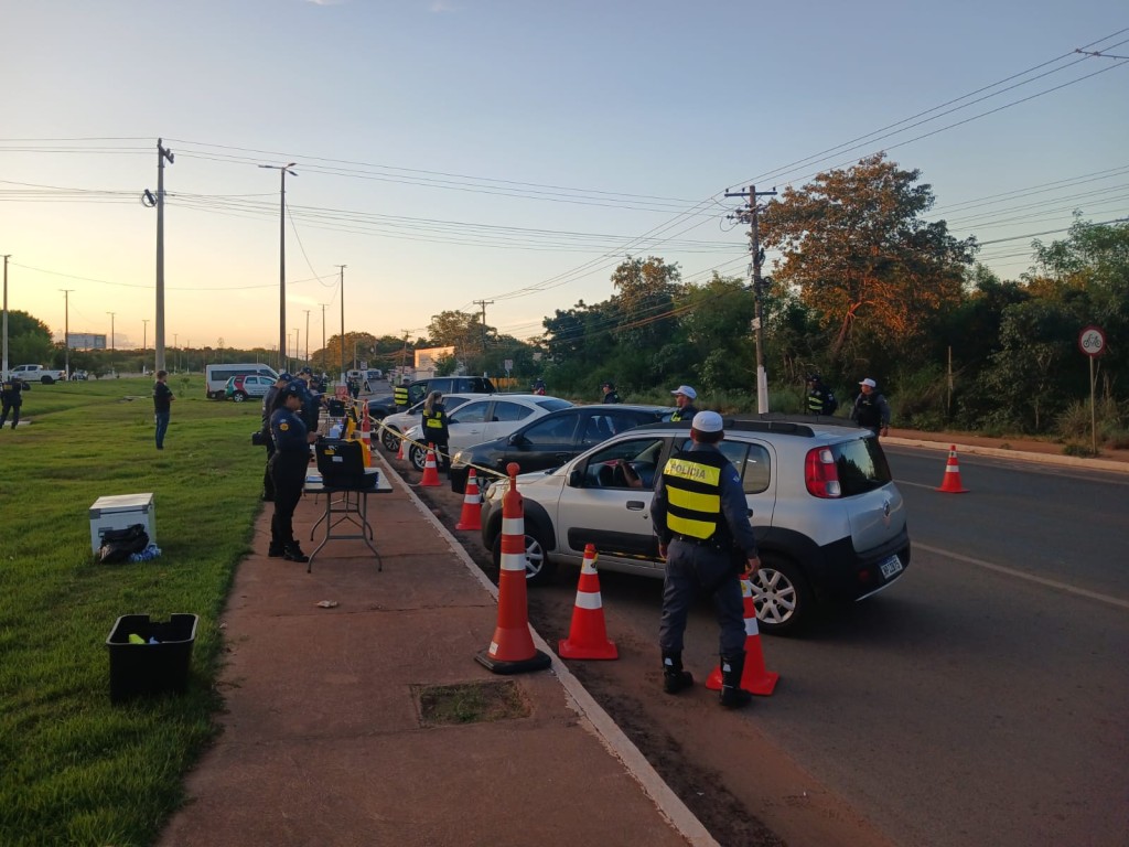 Operação Lei Seca resulta em 105 multas aplicadas e 62 veículos removidos