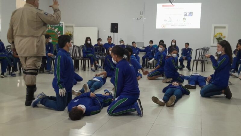 Projeto Social Bombeiros nas Escolas leva orientações a alunos em Alto Araguaia