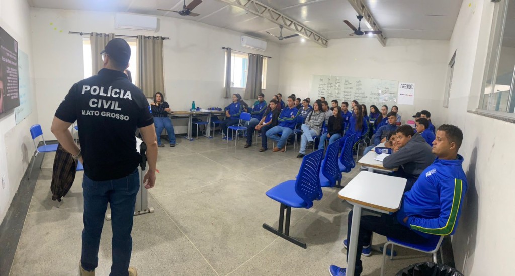 Operação Caminhos Seguros leva palestra e panflletagem educativa a estudantes e ao comércio de Jauru