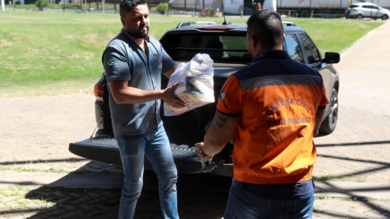 “É importante ajudar e cada um fazer a sua parte”, afirma empresário ao levar doação em ponto disponibilizado pelo Governo