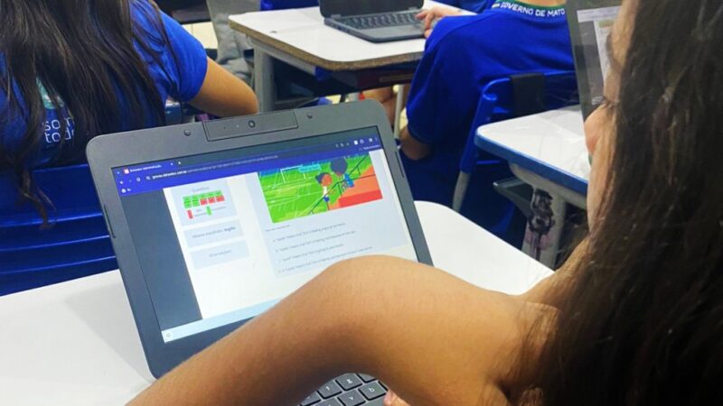 Programas de ensino de idiomas e intercâmbio da Rede Estadual são destaques na imprensa