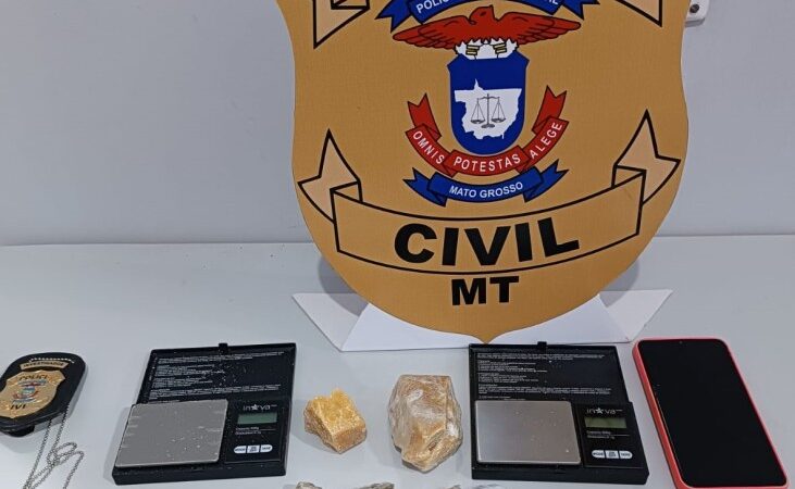 Polícia Civil desarticula ponto de drogas e prende em flagrante tia e sobrinho por tráfico