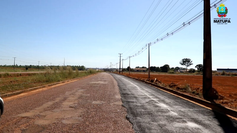 Secretaria de Urbanismo está realizando o trabalho de revitalização asfáltica na paralela da BR-163 na entrada da cidade de Matupá.