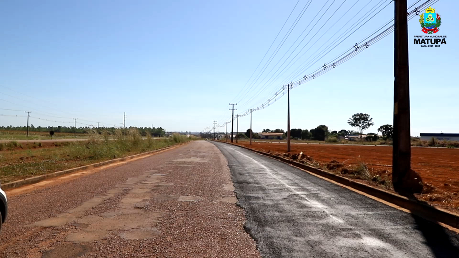 Secretaria de Urbanismo está realizando o trabalho de revitalização asfáltica na paralela da BR-163 na entrada da cidade de Matupá.