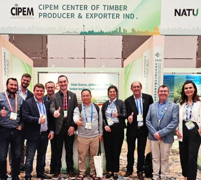 Empresários do setor florestal de Mato Grosso participam de feira internacional na França