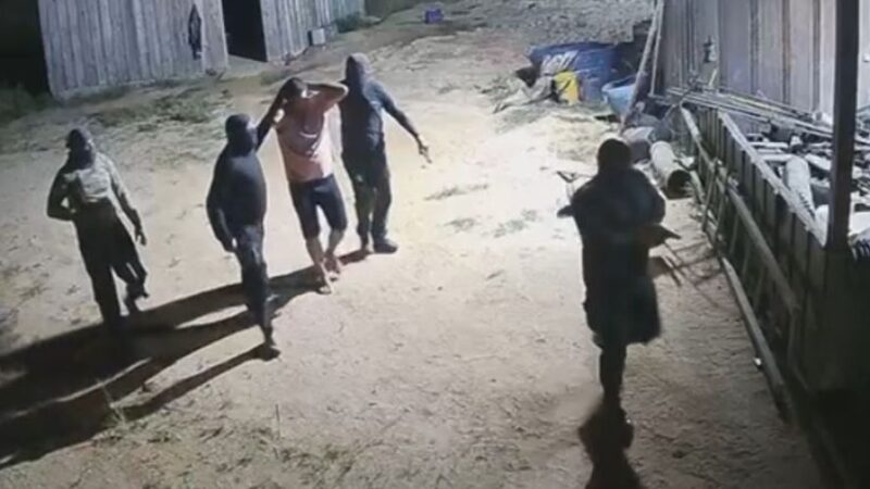 Veja os vídeos: Grupo armado invade fazenda no interior e rende funcionários; veja