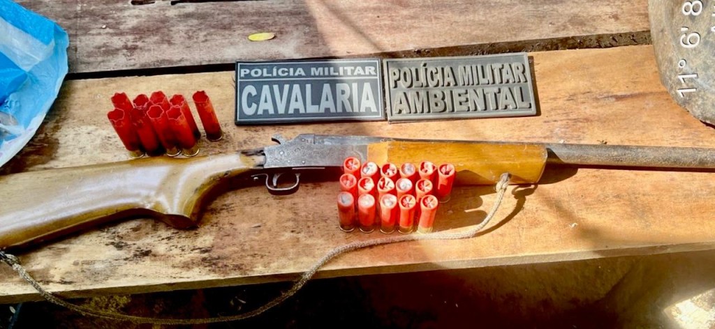 Batalhão Ambiental prende dupla por extração ilegal de madeira e porte ilegal de arma em Juara