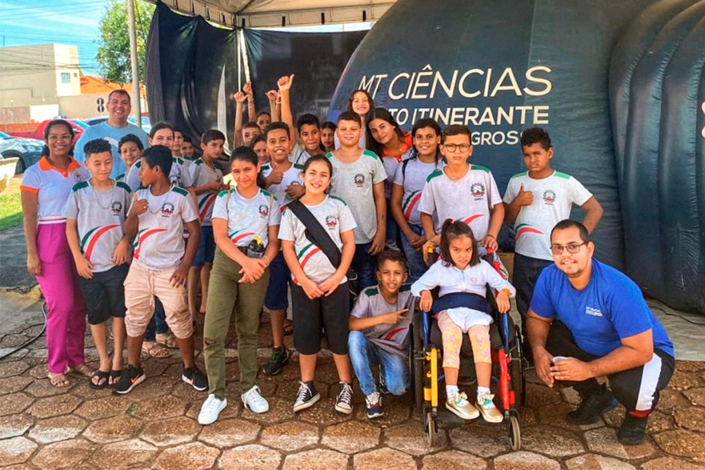 Circuito Itinerante leva experiências científicas para mais de 1,2 mil alunos em Tangará da Serra