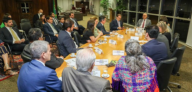 Presidente do TSE convoca partidos para regularizar contas partidárias