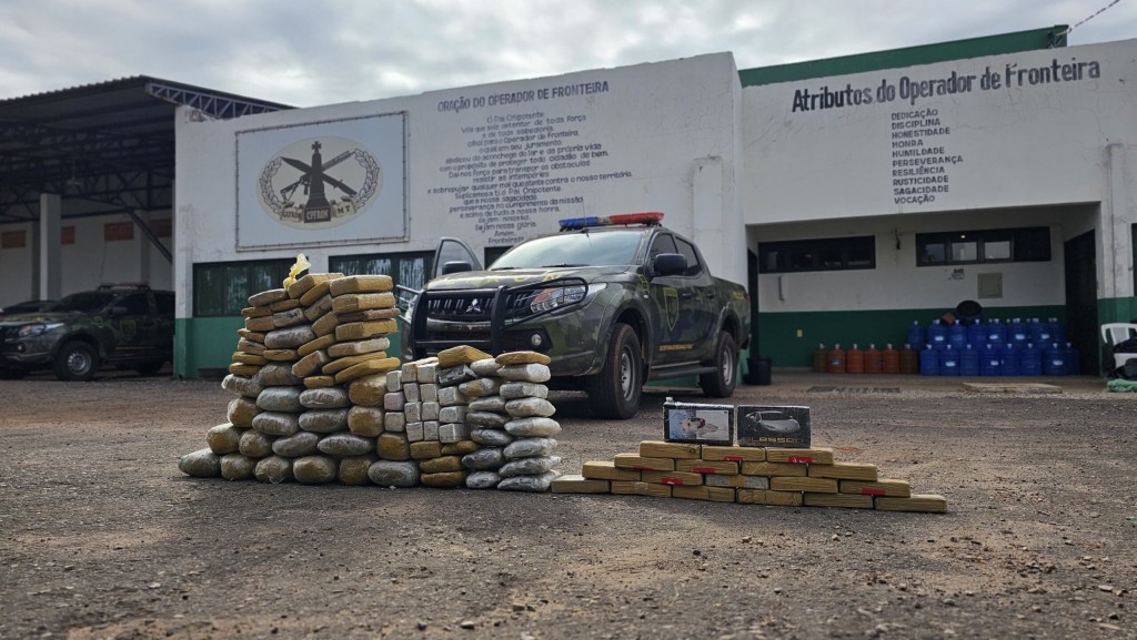 Gefron apreende 86 kg de drogas transportadas por 4 homens que cruzavam a fronteira a pé